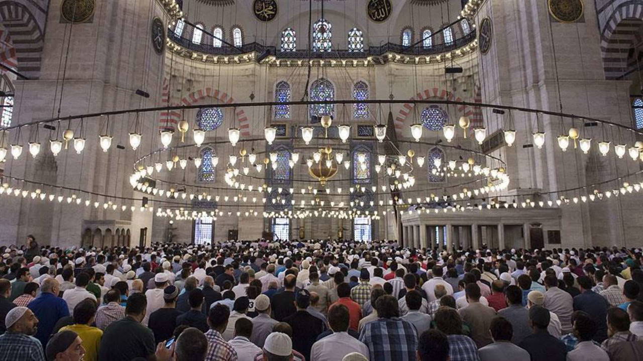 Bayram namazı saat kaçta? İstanbul, Ankara, İzmir'de Kurban Bayramı namazı saat kaç kılınacak? İl il bayram namazı saatleri...