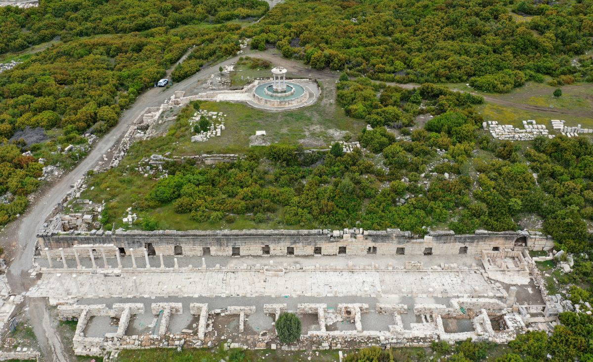 Kibyra'da ayağa kaldırılan anıtsal çeşmeden 1300 yıl sonra su akıyor