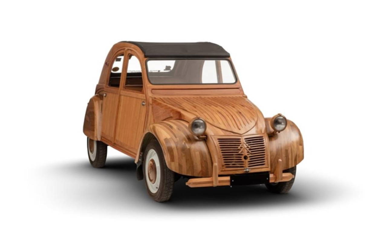 Fransa’da ahşap otomobil rekor fiyata satıldı