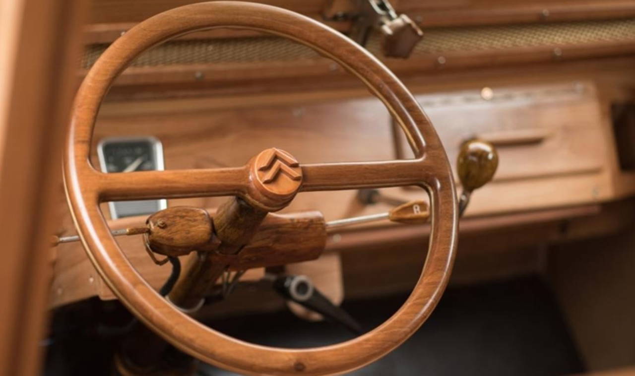 Fransa’da ahşap otomobil rekor fiyata satıldı
