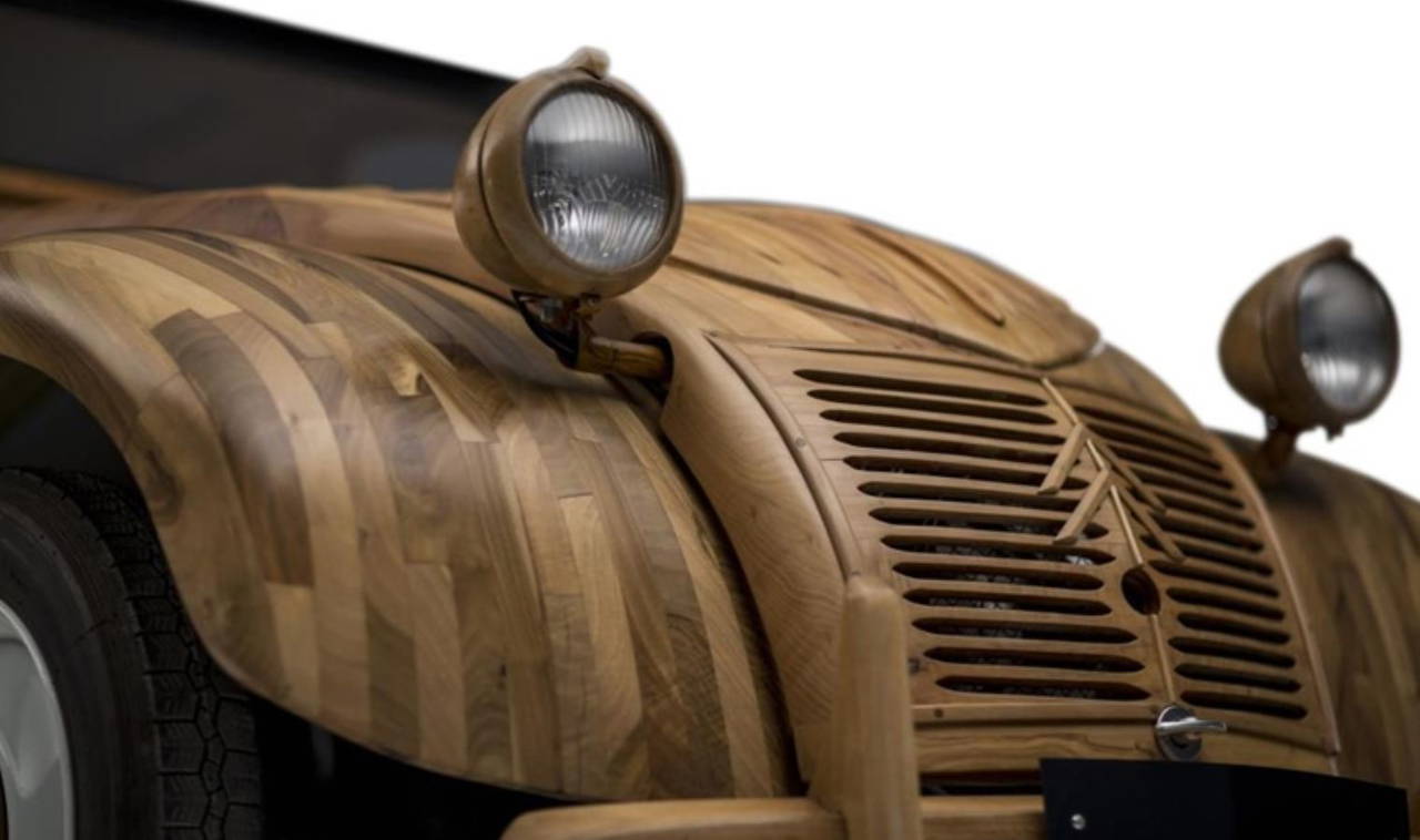 Fransa’da ahşap otomobil rekor fiyata satıldı