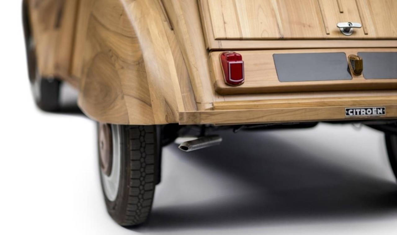 Fransa’da ahşap otomobil rekor fiyata satıldı