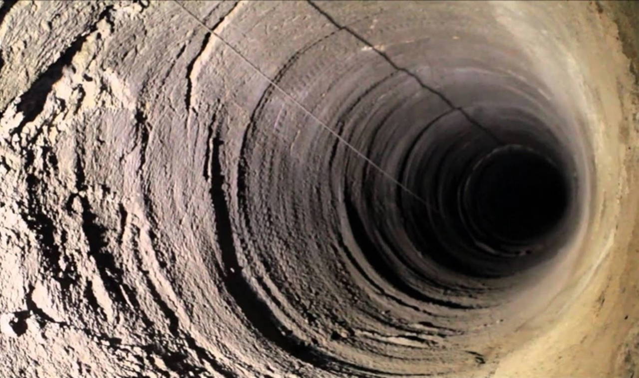 Çin, insanlık tarihinin en derin çukurlarından birini kazıyor