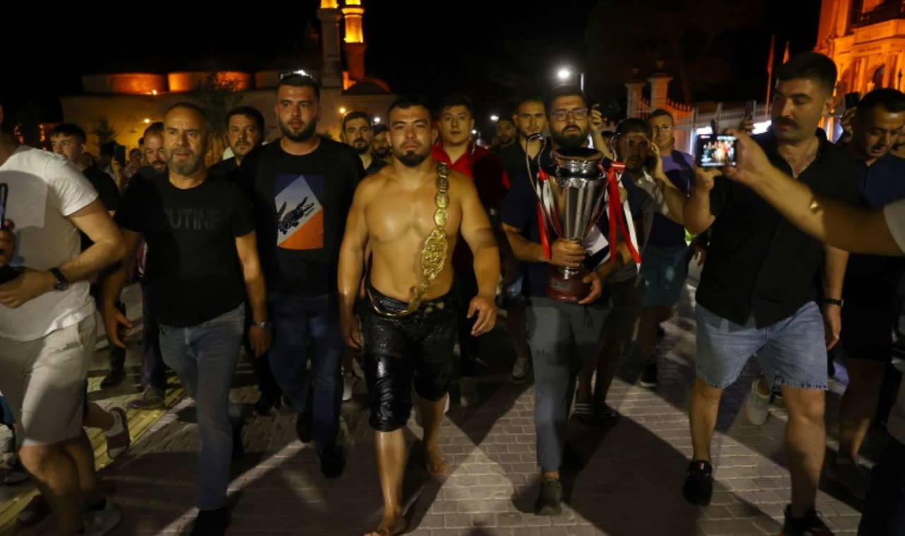 Başpehlivan Yusuf Can Zeybek hamam geleneğini sürdürdü