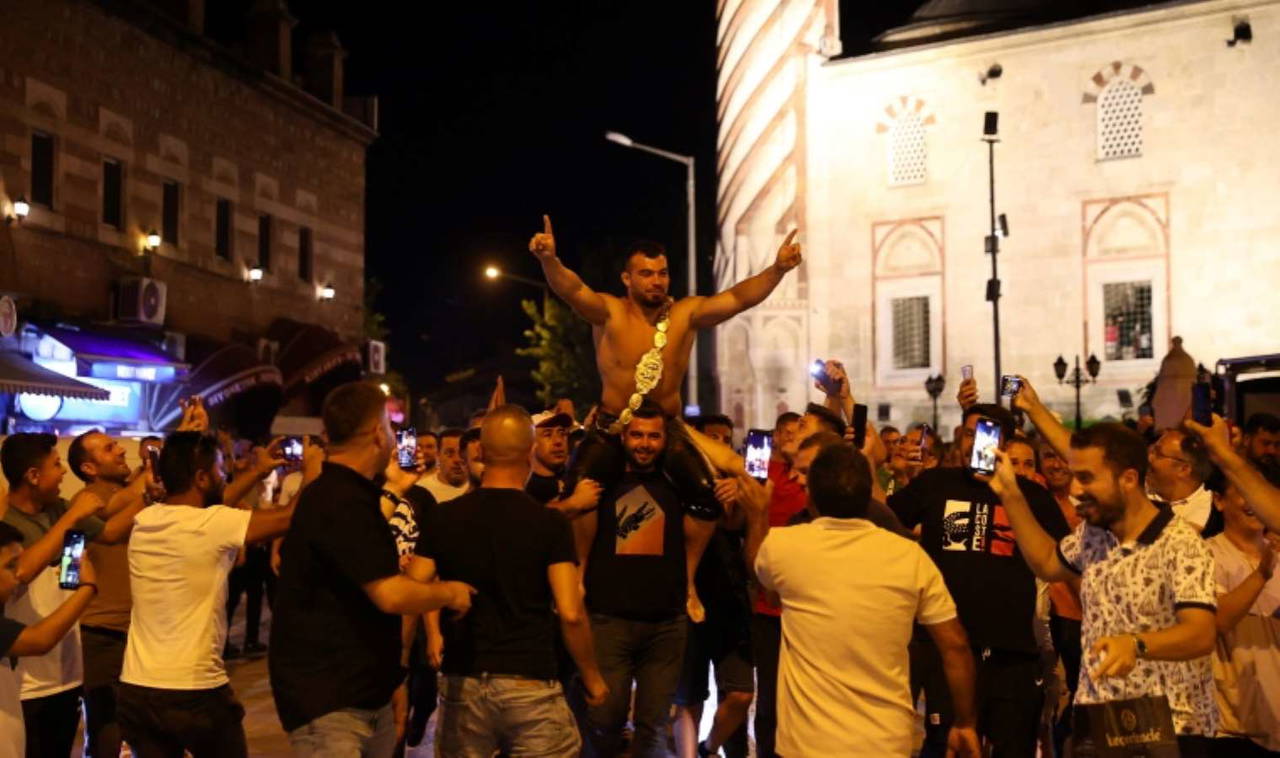 Başpehlivan Yusuf Can Zeybek hamam geleneğini sürdürdü