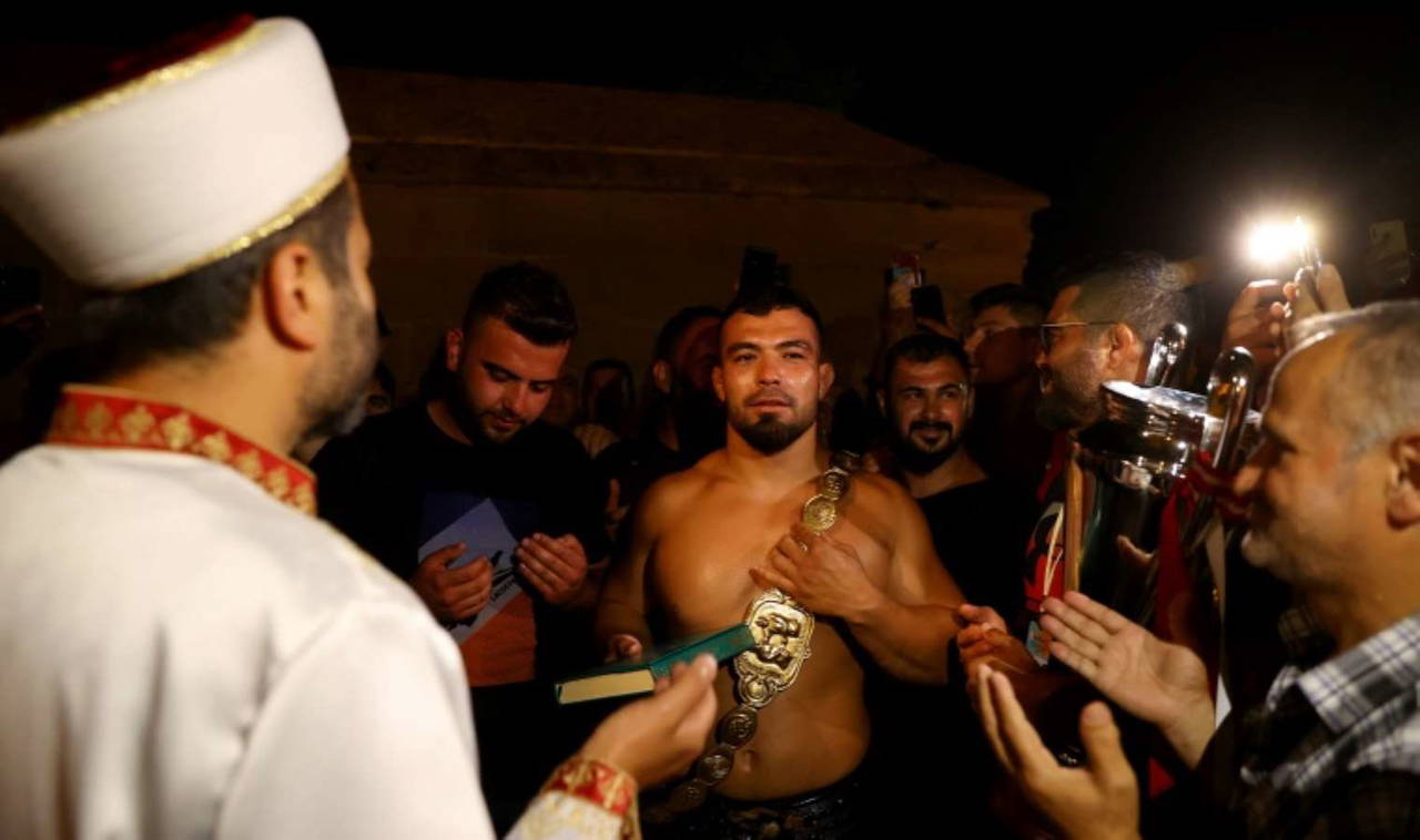 Başpehlivan Yusuf Can Zeybek hamam geleneğini sürdürdü