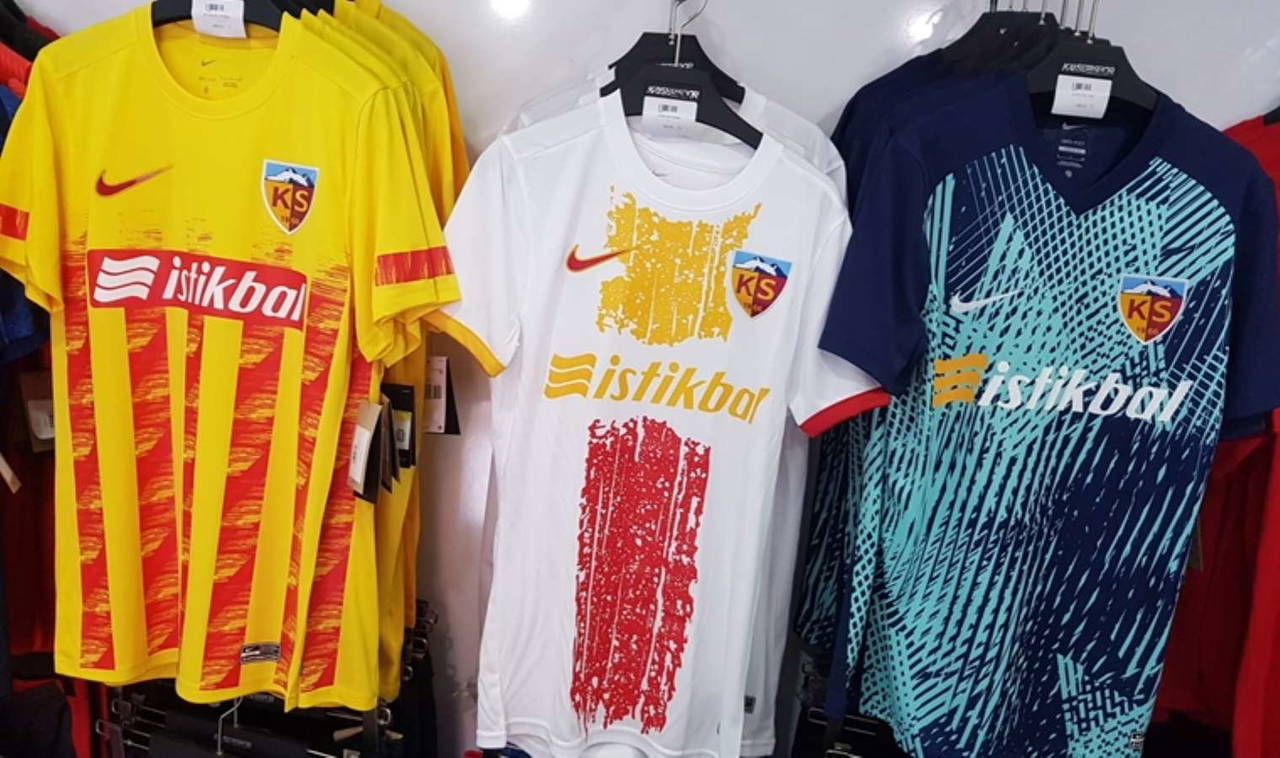 Süper Lig'de yeni sezon formaları sahaları renklendirecek