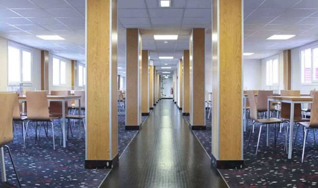 Sığınmacılar için 'yüzer hapishane' sosyal medyada gündem oldu