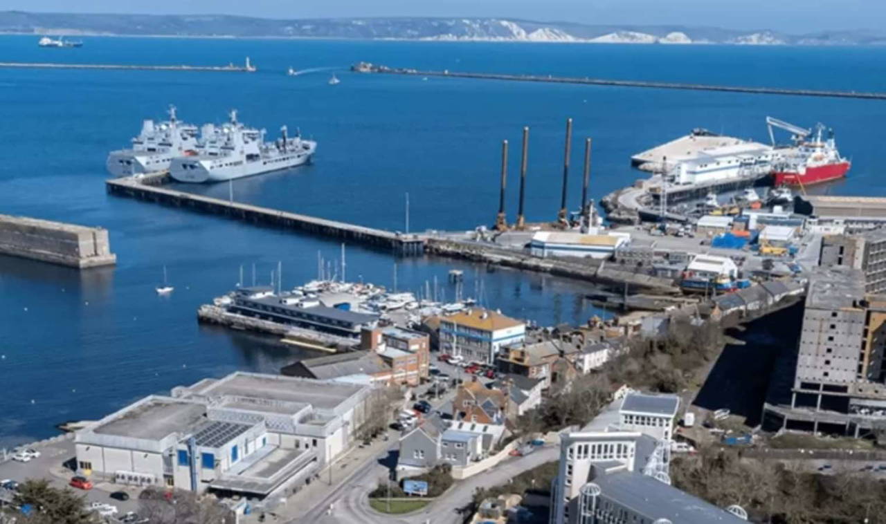 Sığınmacılar için 'yüzer hapishane' sosyal medyada gündem oldu