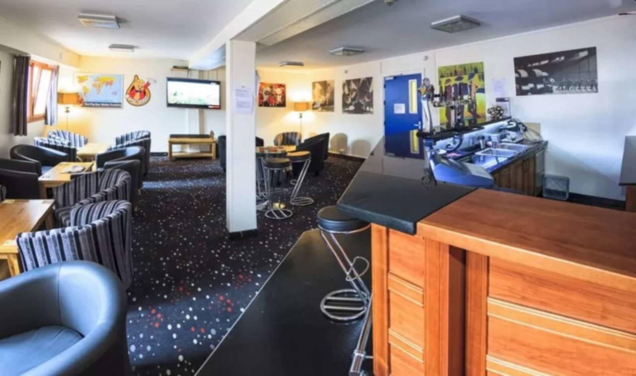 Sığınmacılar için 'yüzer hapishane' sosyal medyada gündem oldu