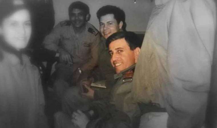 ‘Donanmanın kutup yıldızı’ Tuğamiral Cem Aziz Çakmak mezarı başında ...