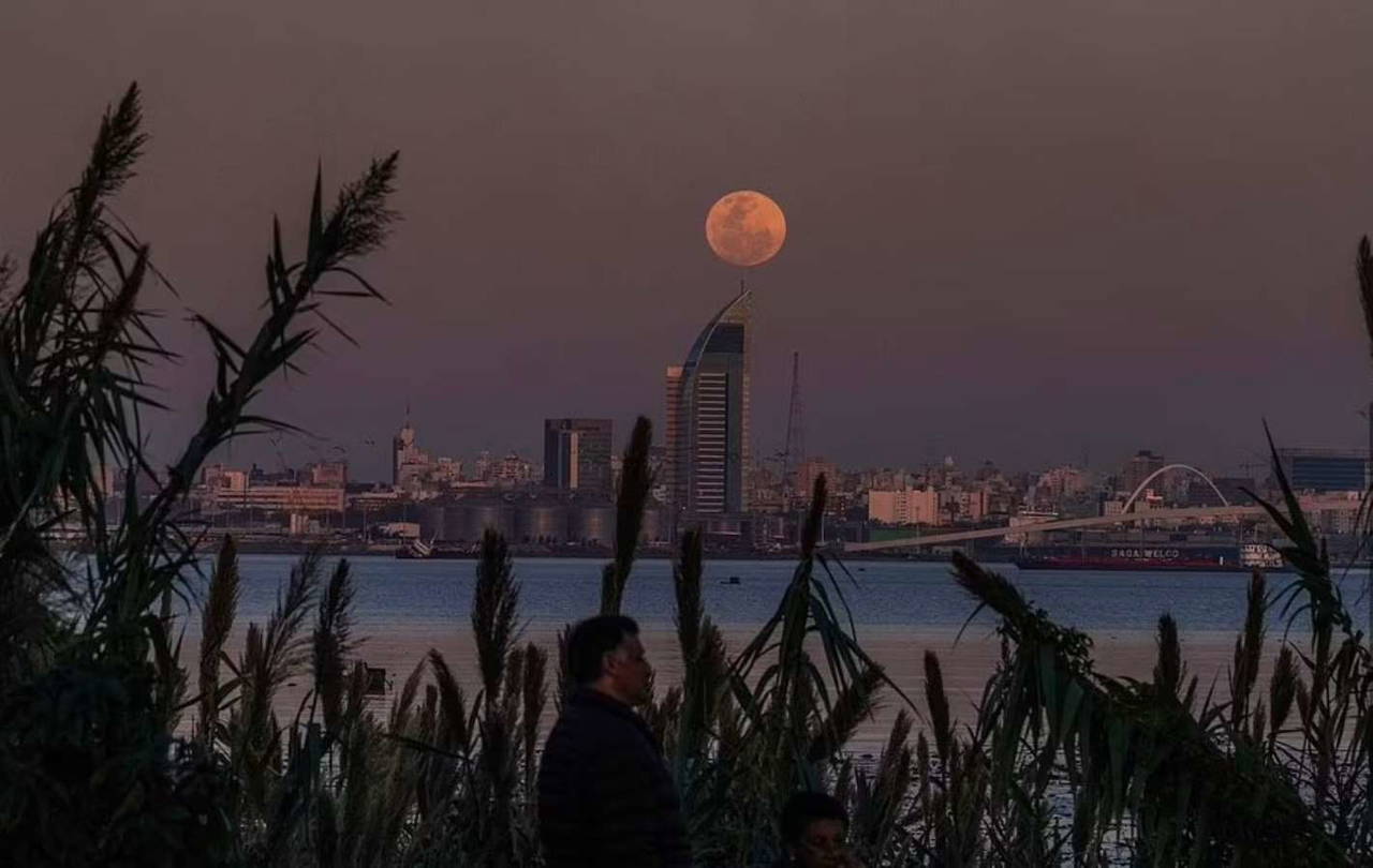 Dünyanın dört bir yanından 'Süper Mavi Ay' manzaraları