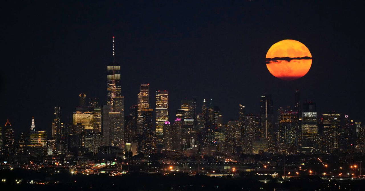 Dünyanın dört bir yanından 'Süper Mavi Ay' manzaraları