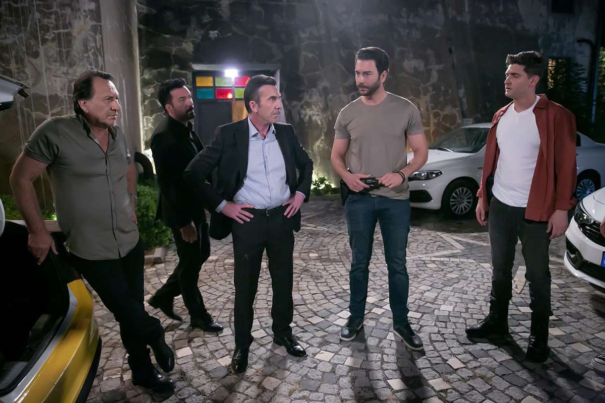 Arka Sokaklar yeni sezon ne zaman başlayacak, hangi kanalda yayımlanacak? Arka Sokaklar 18. sezonda hangi oyuncular yer alacak?