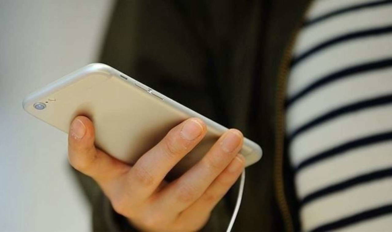 Telefonu olan herkes ödeyecek: Yeni yılda o vergiye zam!