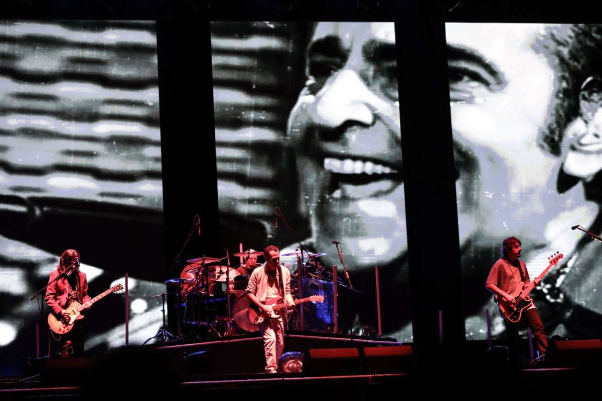 Mor ve Ötesi'nden dev konser: Ustalara saygı duruşu