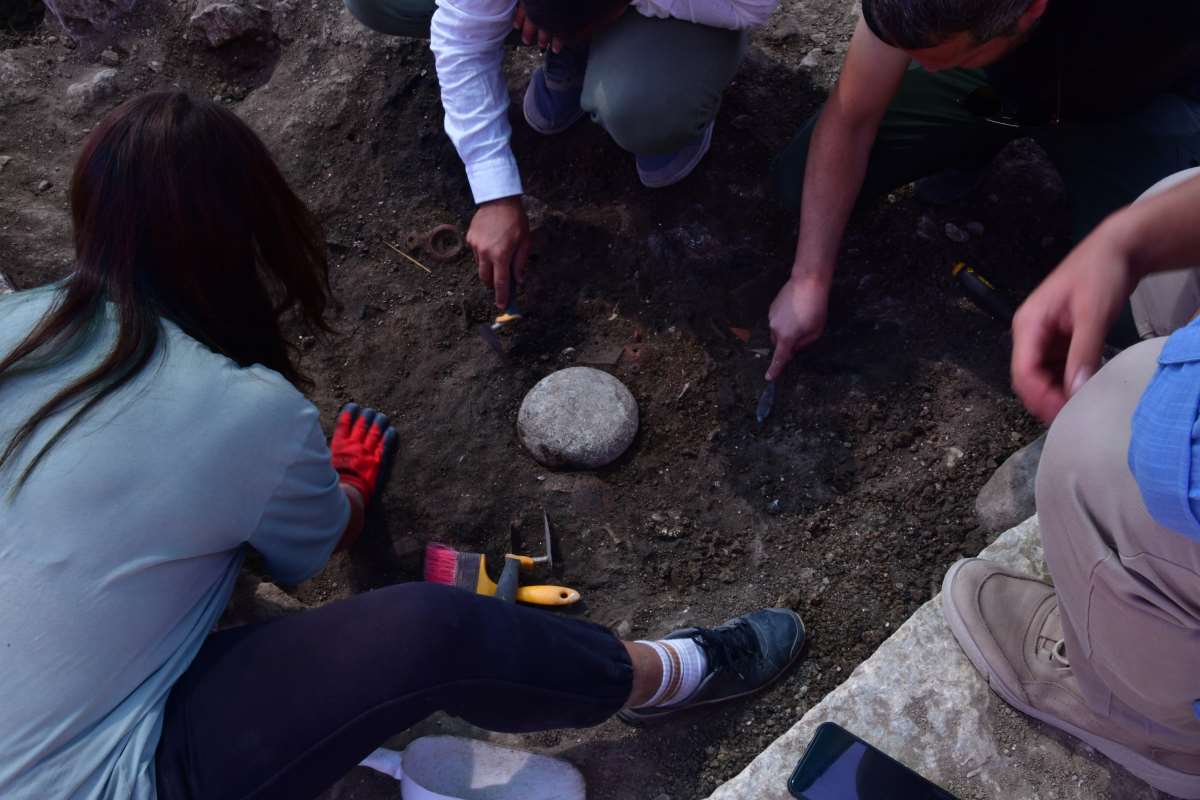 Kütahya'da şaşırtan keşif:  2 bin yıllık makyaj malzemeleri bulundu! 