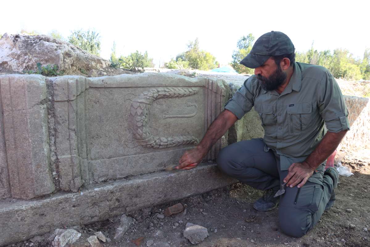 Kütahya'da şaşırtan keşif:  2 bin yıllık makyaj malzemeleri bulundu! 