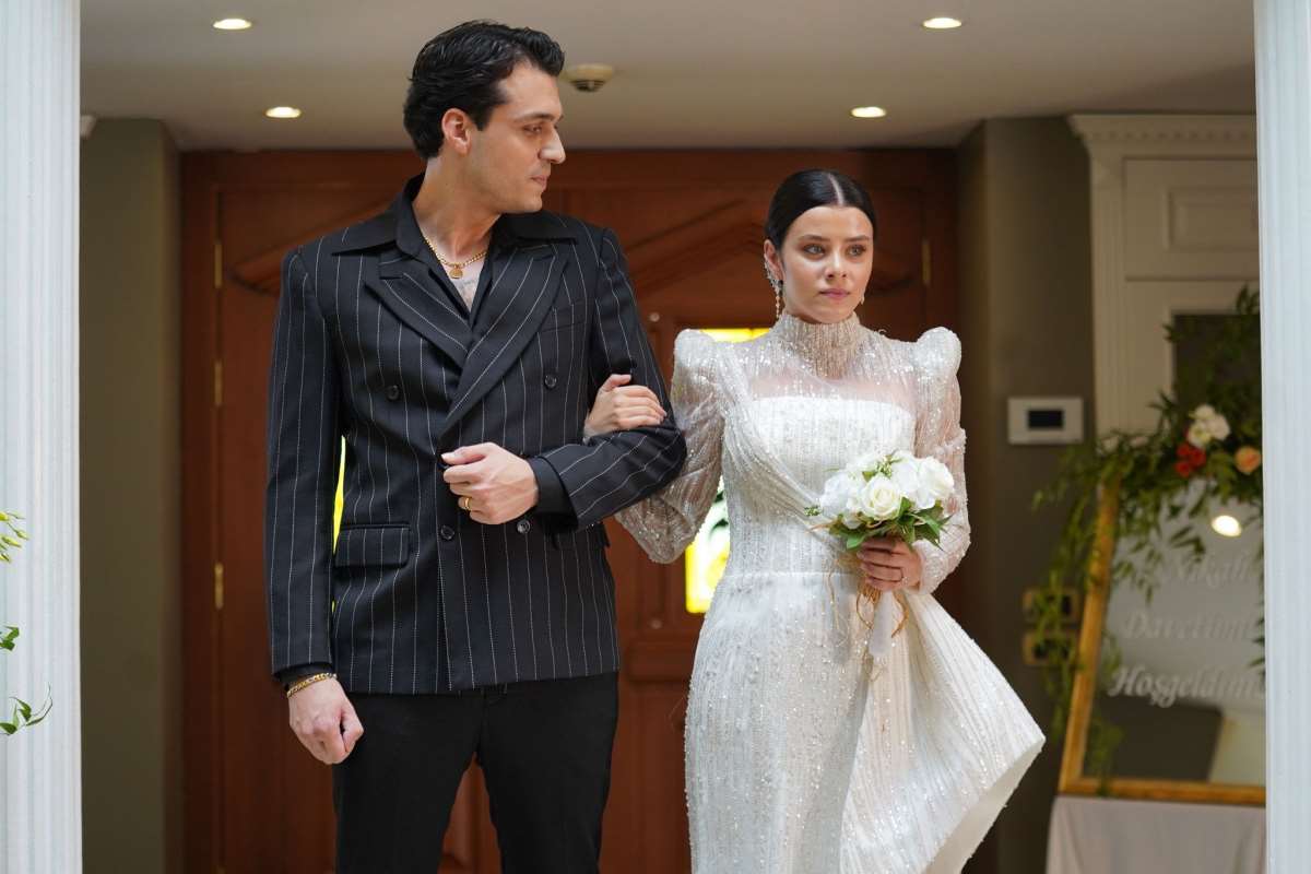 TV yayın akışı 15 Mart Cuma! Hangi kanalda ne var, günün filmleri ve dizileri neler?