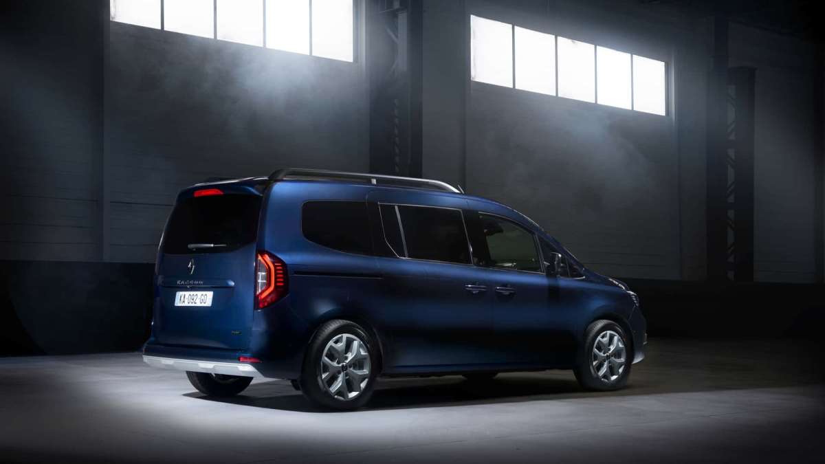 Renault Kangoo büyüdü: Dizel, benzinli, elektrikli seçenekleri ile...