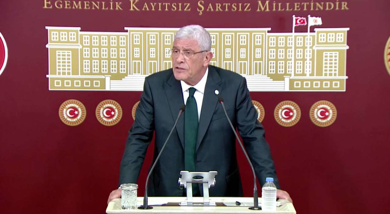 Müsavat Dervişoğlu şehit öğretmenleri andı 