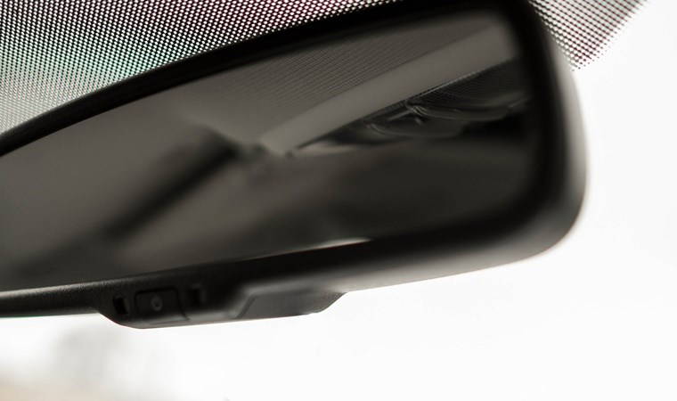 Aracınızın ön camındaki siyah noktalar ne işe yarıyor?