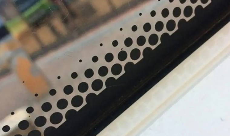 Aracınızın ön camındaki siyah noktalar ne işe yarıyor?