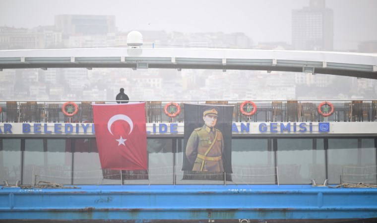 Türkiye Ata'sını andı: Saat 9'u 5 geçe tüm yurtta hayat durdu...