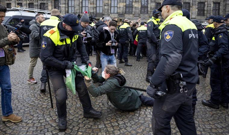 Hollanda'da Filistin destekçilerine polisten sert müdahale: 100'den fazla gözaltı!