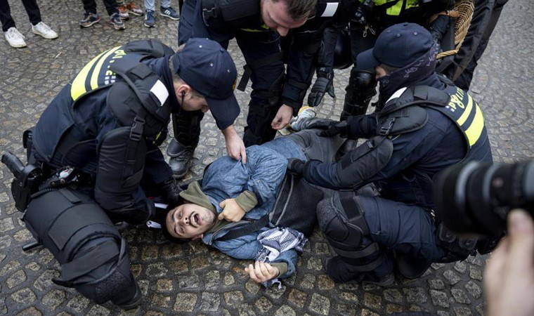 Hollanda'da Filistin destekçilerine polisten sert müdahale: 100'den fazla gözaltı!