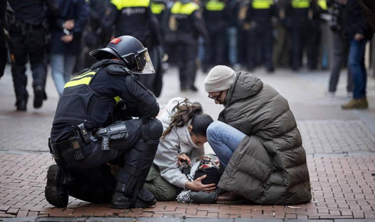 Hollanda'da Filistin destekçilerine polisten sert müdahale: 100'den fazla gözaltı!
