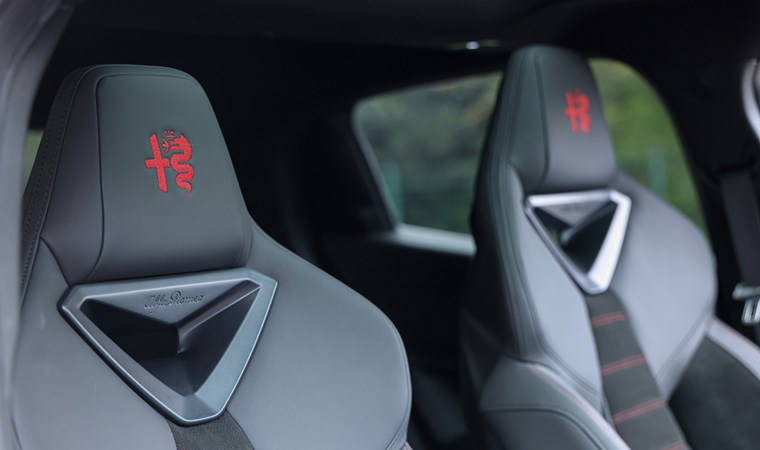 Alfa Romeo Junior hem verimli hem sportif! Model hibrit ve elektrikli olarak yola çıktı: İşte fiyatları ve tüm ayrıntılar...