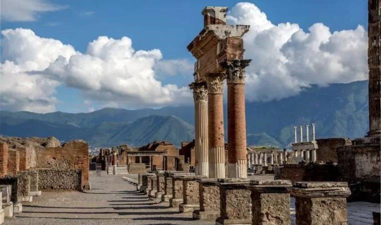 Robot sanatçı Ai-Da’nın tablosuna rekor fiyat