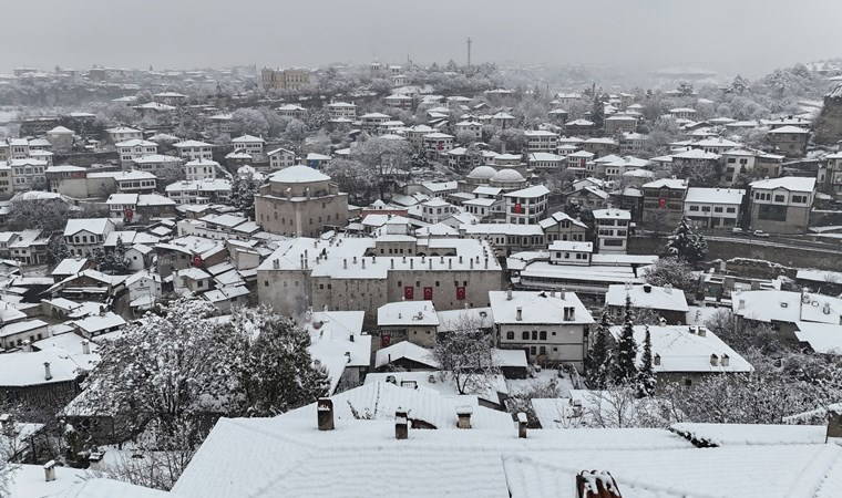Türkiye beyaza büründü: İşte yurttan kar manzaraları...