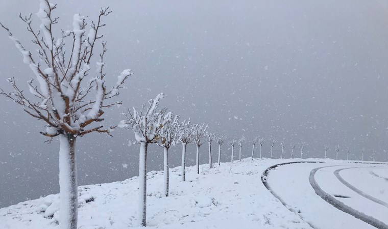Türkiye beyaza büründü: İşte yurttan kar manzaraları...