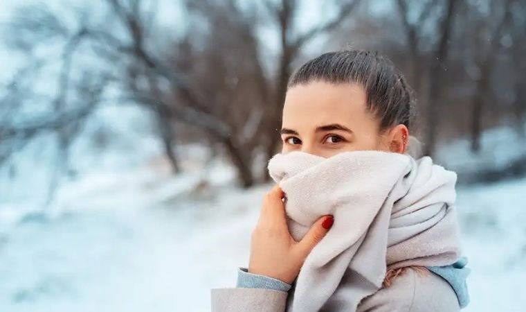 Soğuk havaların cildinizi yıpratmasına izin vermeyin: Kış aylarında cilt kuruluğuna son veren 5 doğal öneri