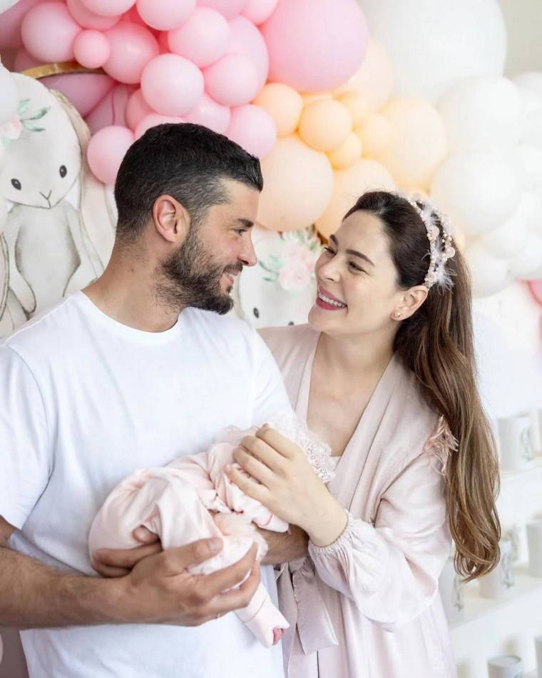 Mutlu birlikteliklerini bebekle taçlandırdılar: 2024 yılında bebeği olan ünlü çiftler...