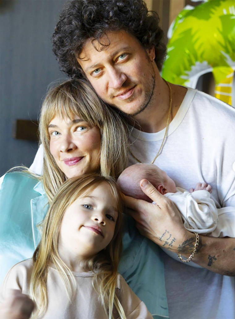 Mutlu birlikteliklerini bebekle taçlandırdılar: 2024 yılında bebeği olan ünlü çiftler...