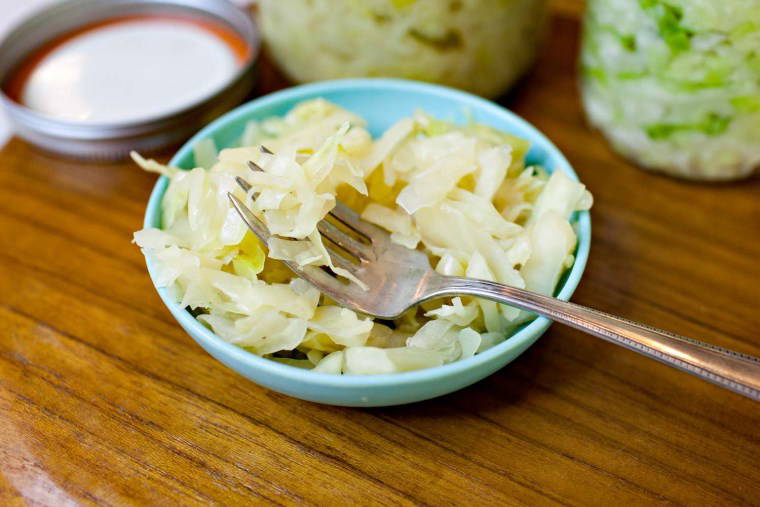 Bağışıklığı güçlendiren Alman usulü lahana turşusu: Probiyotik deposu sauerkraut turşusu tarifi