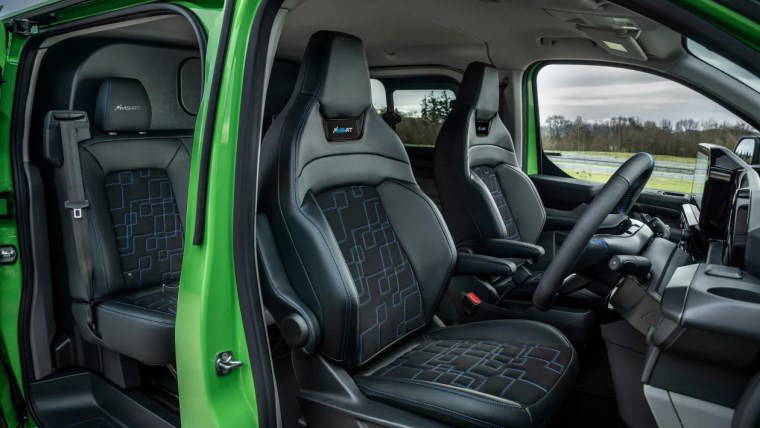 Ford Transit Custom artık yarışçıları da çağırıyor! Bu minibüs beklediğinizden çok daha hızlı....