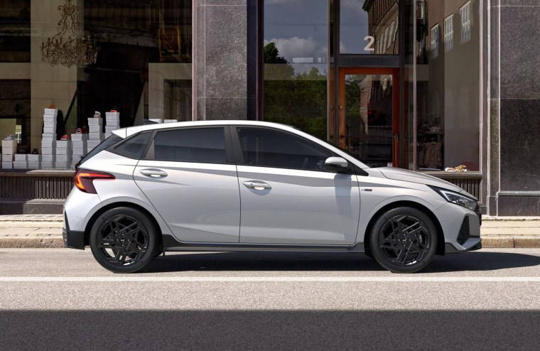 Hyundai i20 N-Line'a özel makyaj! Ortam aydınlatma ve jant seçenekleri...