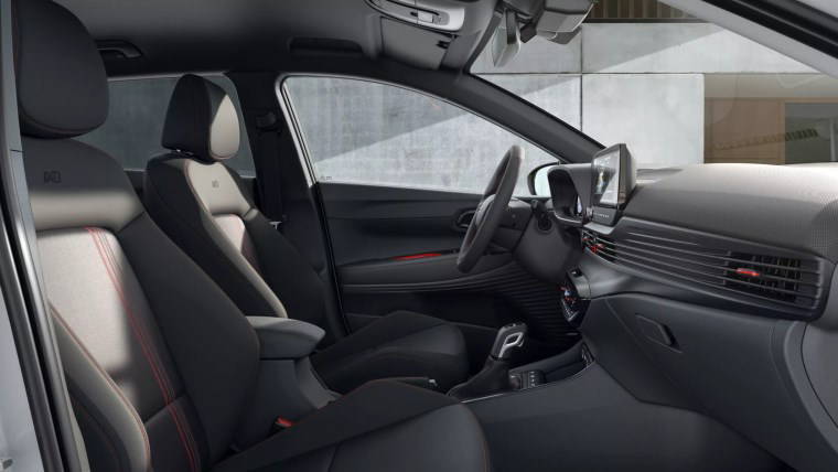 Hyundai i20 N-Line'a özel makyaj! Ortam aydınlatma ve jant seçenekleri...