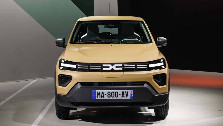 Dacia Spring'in içi de dışı da değişti: B modu geldi! Teknik özellikleri, satış tarihi ve tüm detaylar...