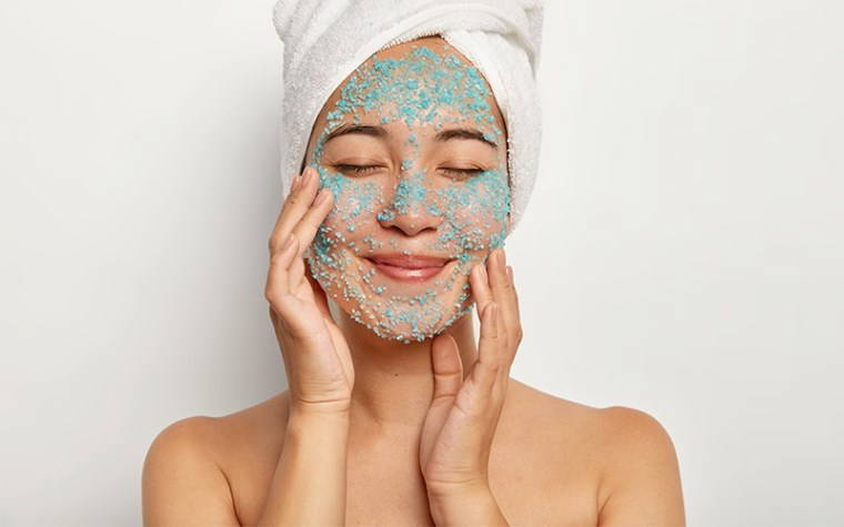 Soğuk havaların cildinizi yıpratmasına izin vermeyin: Kış aylarında cilt kuruluğuna son veren 5 doğal öneri