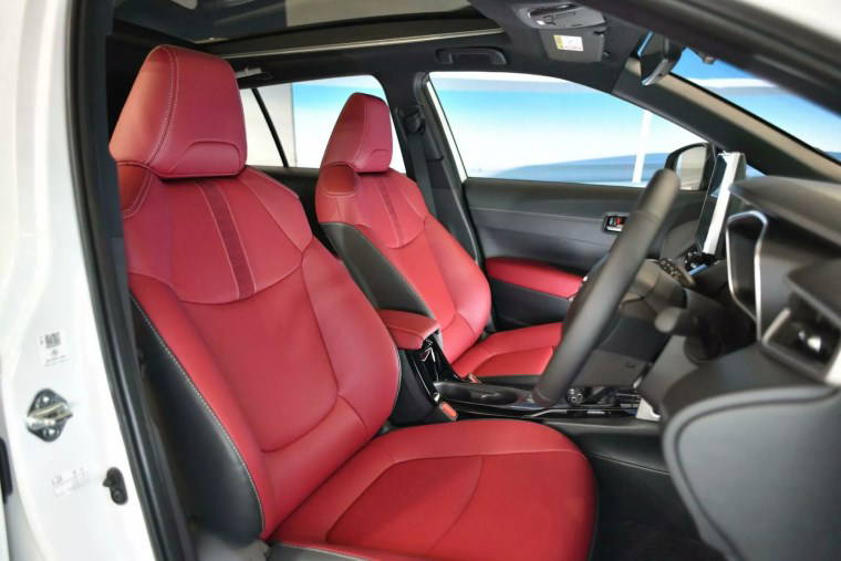 Toyota Corolla Cross yenilendi: Yeni ızgara ve teknik yükseltmelerle tanıtıldı
