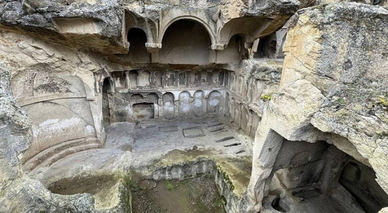 Bizans dönemine ait onlarca kayadan oyma kilise ziyarete açılıyor!