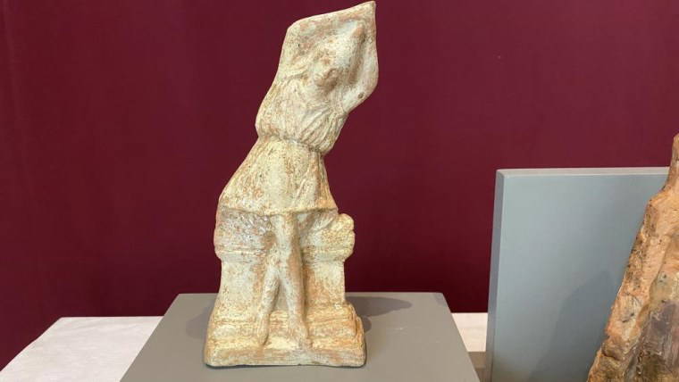 Bozcaada'da Tenedos Antik Kenti kazılarında çok sayıda çocuk mezarı bulundu!