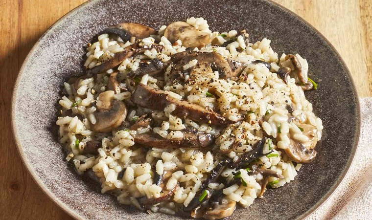 Pirinci yıkamak gerekir mi, suda bekletmek neden riskli?