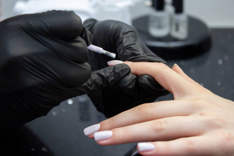 Uzmanından 'kalıcı oje' uyarısı: Cilt kanserini tetikleyebilir!