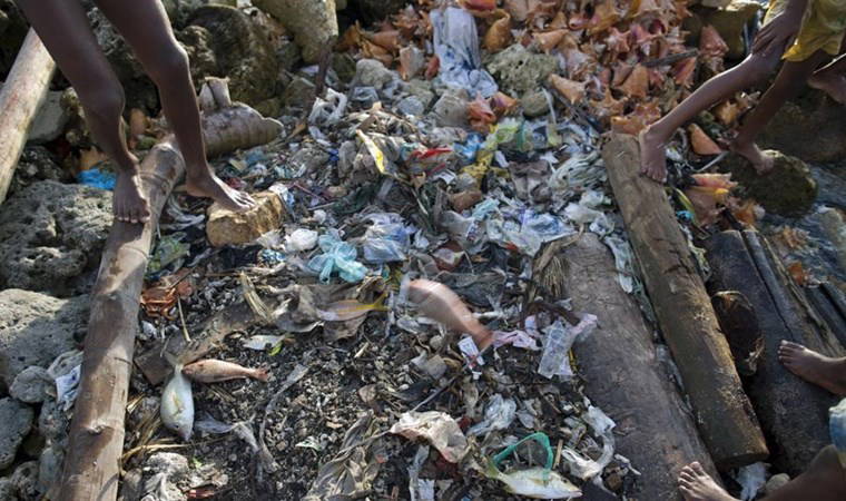 'Dünyanın en kalabalık yeri...' 10 dönümlük adada 1200 kişi nasıl yaşıyor?